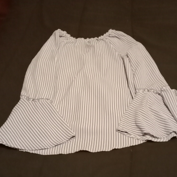 Bell Sleeved Top - Picture 5 of 6